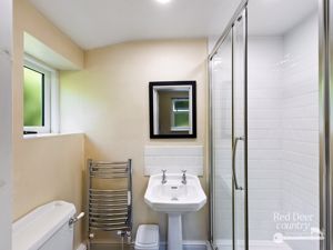 Ensuite- click for photo gallery